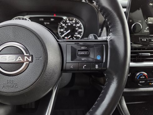 Used 2025 Nissan Pathfinder SL image 38