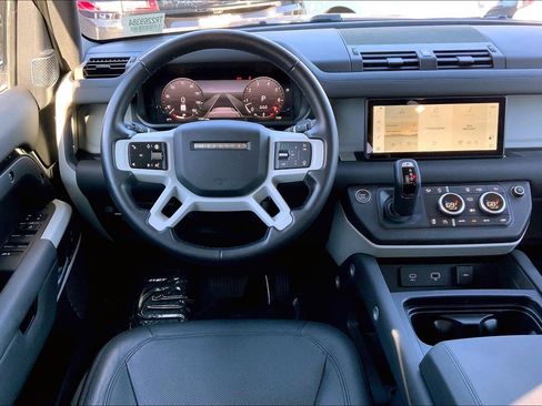 Used 2024 Land Rover Defender 110 S image 5
