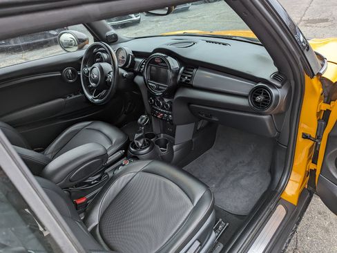 Used 2018 MINI Cooper Convertible image 24