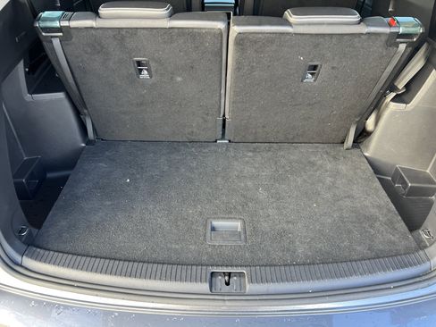 Certified 2025 Volkswagen Atlas SE image 32