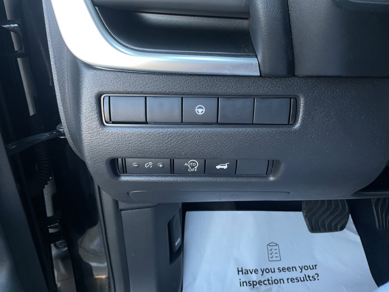 Used 2025 Nissan Rogue SV FWD image 18