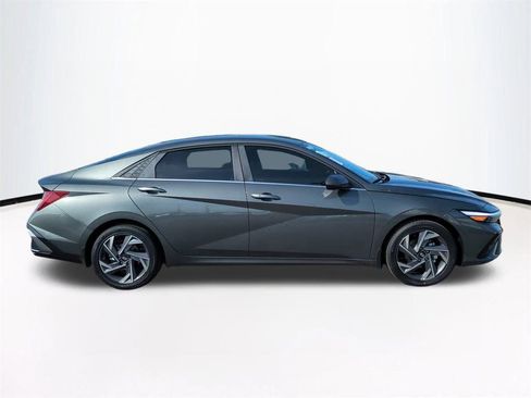 New 2026 Hyundai Elantra Limited image 4