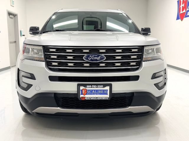 Used 2017 Ford Explorer XLT w/ Equipment Group 201A AWD/4WD image 2