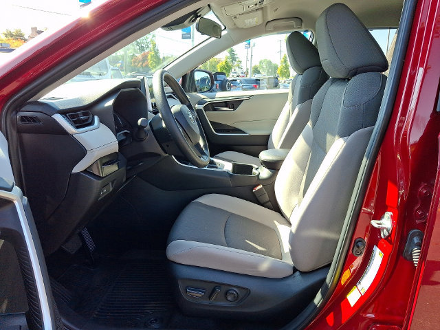 Used 2025 Toyota RAV4 XLE AWD/4WD image 15