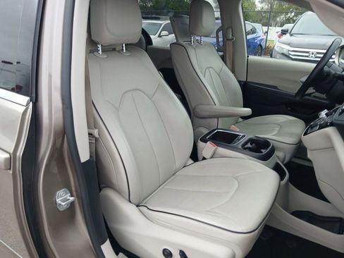 Used 2018 Chrysler Pacifica Limited w/ Advanced Safetytec Group image 21