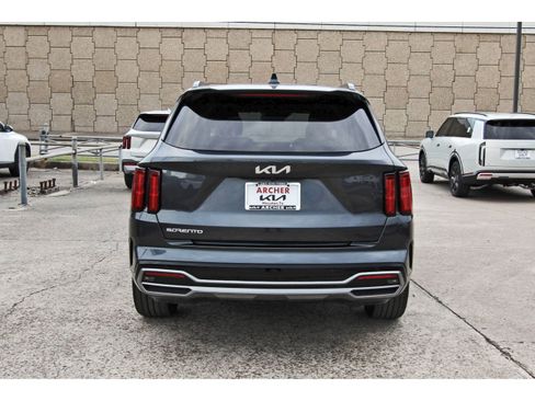 Certified 2023 Kia Sorento SX FWD image 6