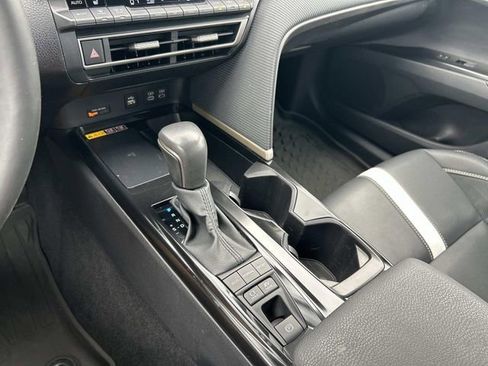 Used 2025 Toyota Camry SE w/ Convenience Package FWD image 25