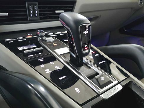 Used 2020 Porsche Cayenne AWD/4WD image 31