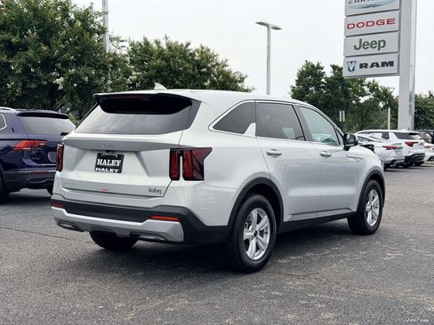 Used 2026 Kia Sorento LX FWD image 2