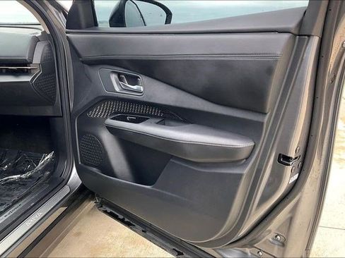 Used 2023 Nissan Ariya AWD image 29