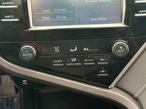 Used 2018 Toyota Camry SE w/ Moonroof Package image 23