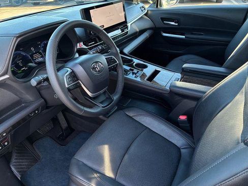 Certified 2026 Toyota Sienna Limited FWD image 11