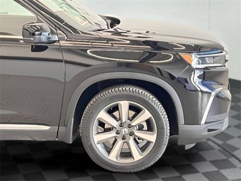 Used 2025 Honda Pilot Elite image 35