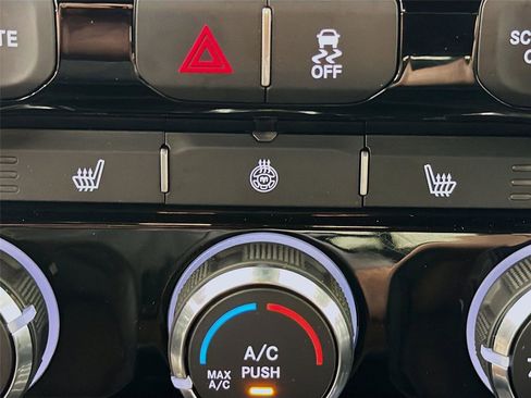 Used 2025 RAM 2500 Big Horn AWD/4WD image 21