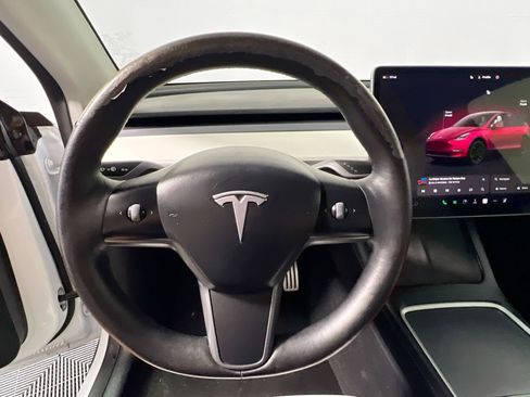 Used 2022 Tesla Model Y Performance image 17