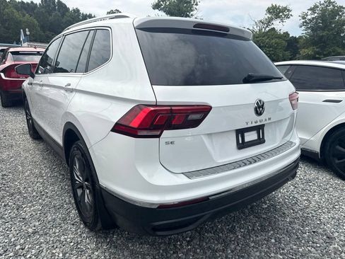 Used 2022 Volkswagen Tiguan SE FWD image 4