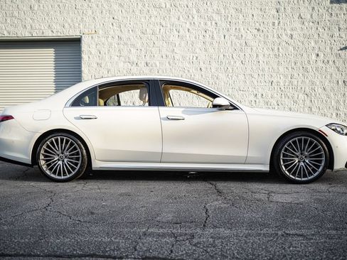 Used 2022 Mercedes-Benz S 500 4MATIC w/ AMG Line Package image 17