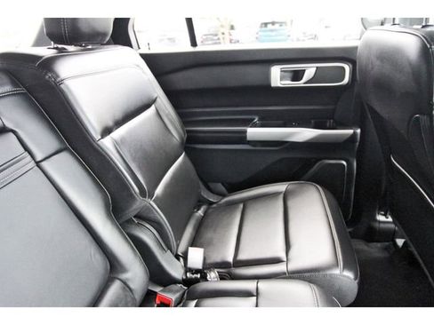 Used 2022 Ford Explorer XLT w/ Equipment Group 202A RWD image 10