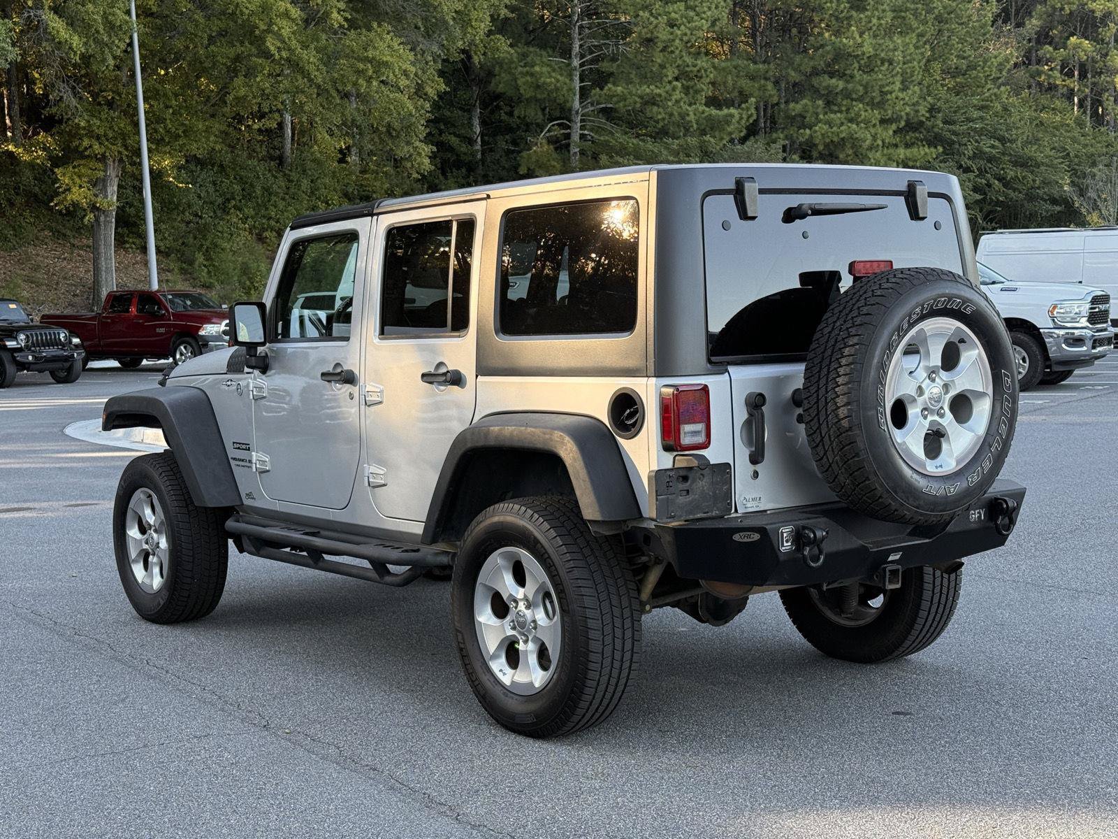 Used 2012 Jeep Wrangler Unlimited Sport AWD/4WD image 3