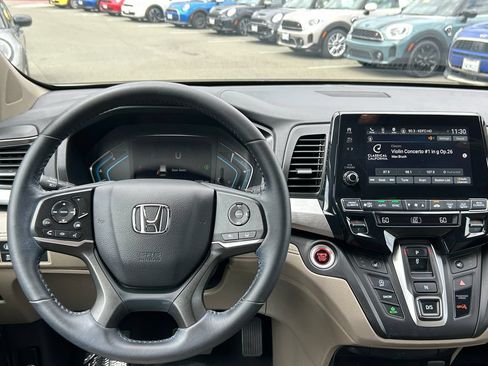 Used 2023 Honda Odyssey EX-L image 17