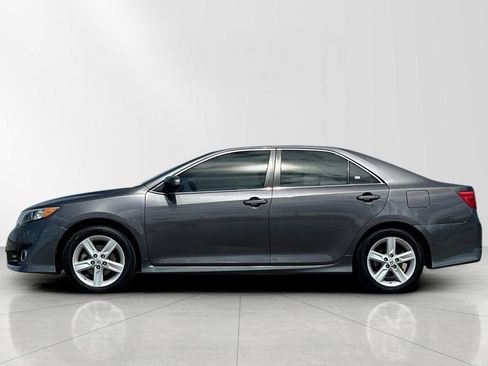 Used 2014 Toyota Camry SE FWD image 3