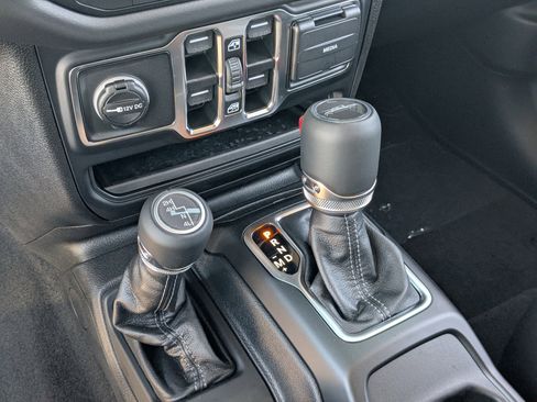 New 2025 Jeep Gladiator Sport image 20