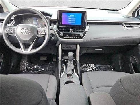 Used 2025 Toyota Corolla Cross LE FWD image 16