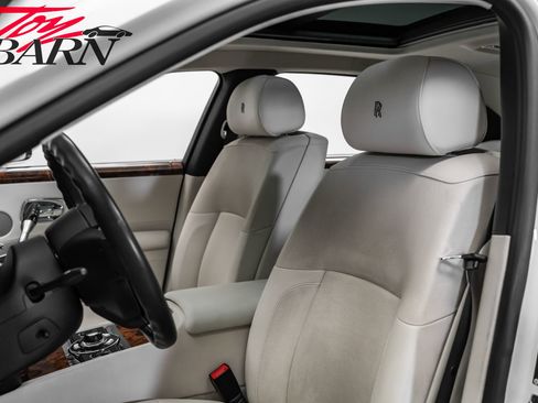 Used 2012 Rolls-Royce Ghost Extended Wheelbase image 24