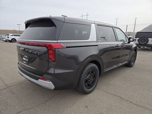 New 2026 Kia Carnival image 3