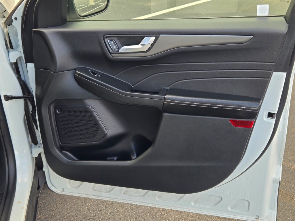 Certified 2025 Ford Escape SE FWD image 4