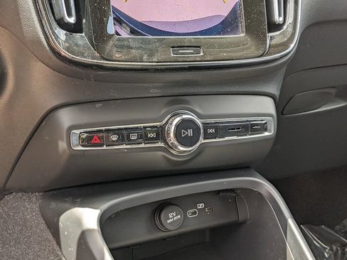Certified 2023 Volvo XC40 B5 Core w/ Convenience Package AWD/4WD image 17