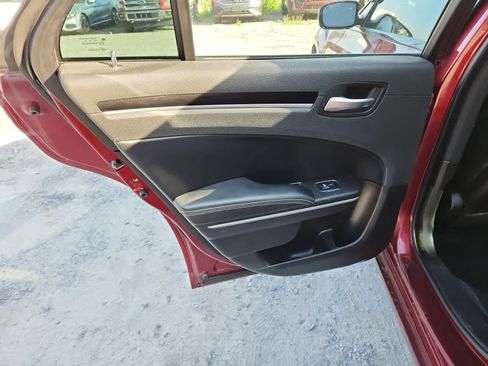 Used 2019 Chrysler 300 S image 27
