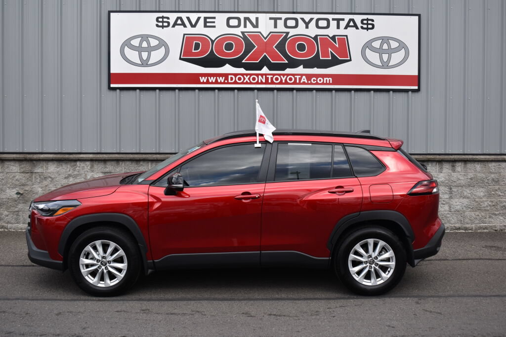 Certified 2026 Toyota Corolla Cross LE w/ Moonroof Package AWD/4WD image 4