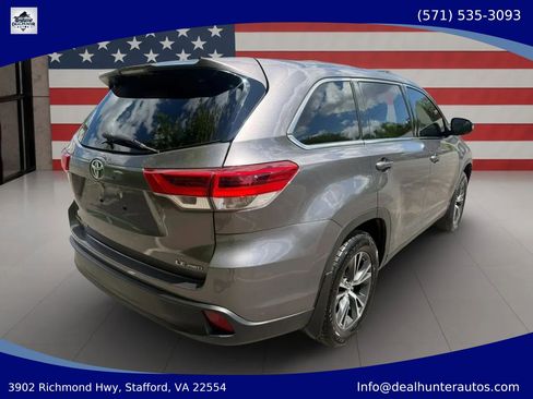 Used 2019 Toyota Highlander Plus AWD/4WD image 4