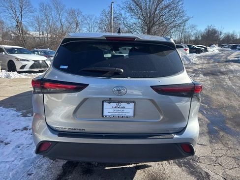 Used 2024 Toyota Highlander LE image 4