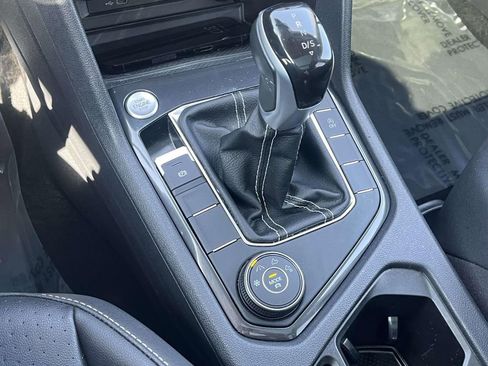 Used 2023 Volkswagen Tiguan SE w/ Panoramic Sunroof Package image 31