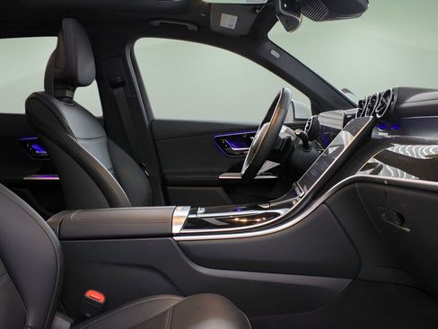 Used 2024 Mercedes-Benz GLC 300 4MATIC image 24