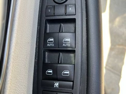 Certified 2023 Chrysler Pacifica Touring-L FWD image 17