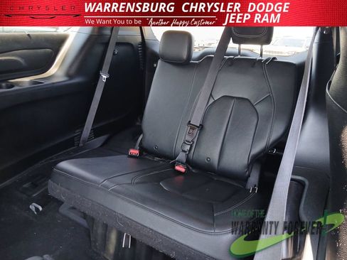 Used 2021 Chrysler Pacifica Touring-L w/ Uconnect Theater Family Group AWD/4WD image 14