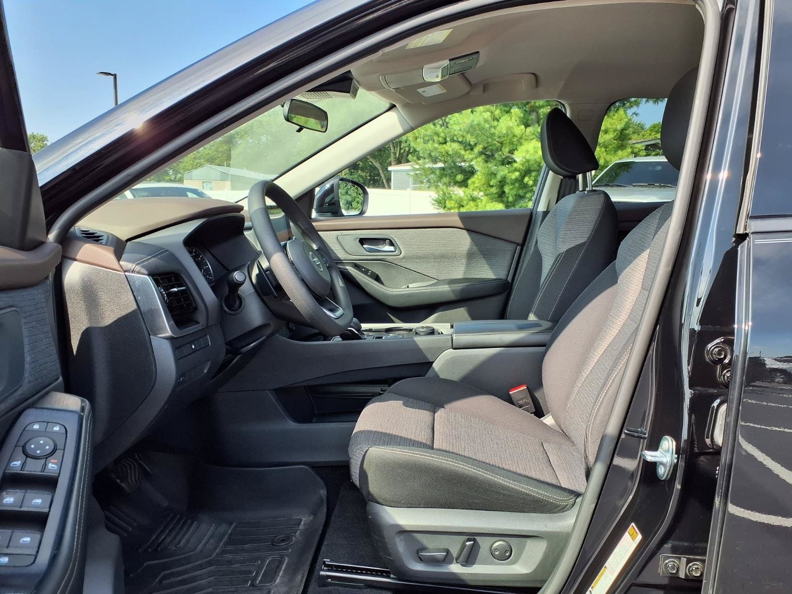 Used 2021 Nissan Rogue SV AWD/4WD image 18