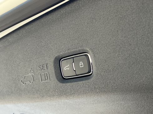 Certified 2025 Lincoln Navigator Reserve AWD/4WD image 27