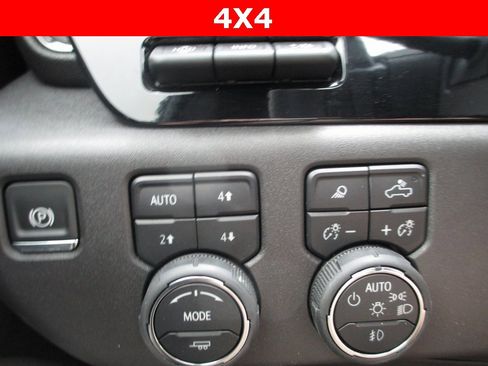 Used 2025 Chevrolet Silverado 1500 ZR2 w/ Technology Package image 29