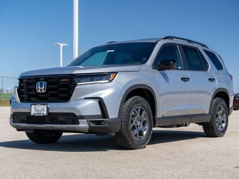 New 2025 Honda Pilot TrailSport image 3