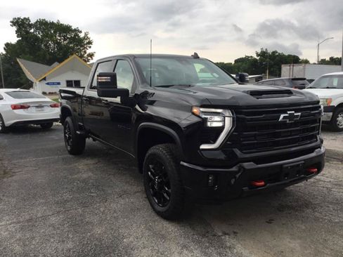 Used 2025 Chevrolet Silverado 2500 LT w/ Trail Boss Package AWD/4WD image 8
