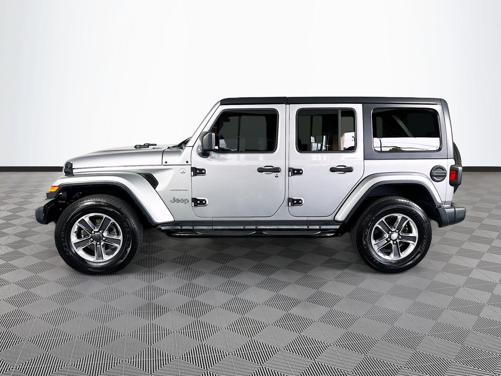 Used 2020 Jeep Wrangler Unlimited Sahara AWD/4WD image 4