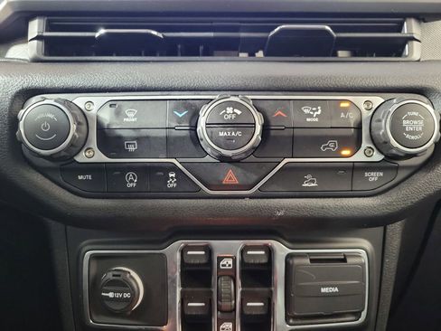 Used 2024 Jeep Gladiator Sport AWD/4WD image 20