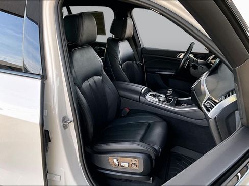 Used 2022 BMW X5 sDrive40i w/ M Sport Package RWD image 9