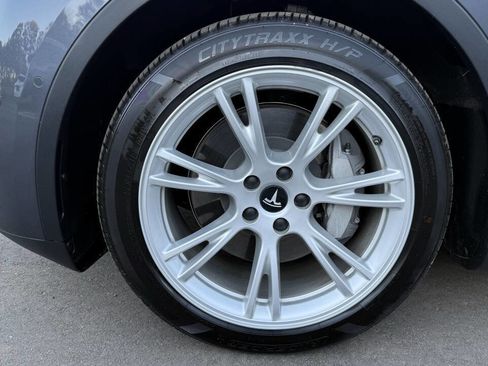 Used 2022 Tesla Model Y Long Range image 12