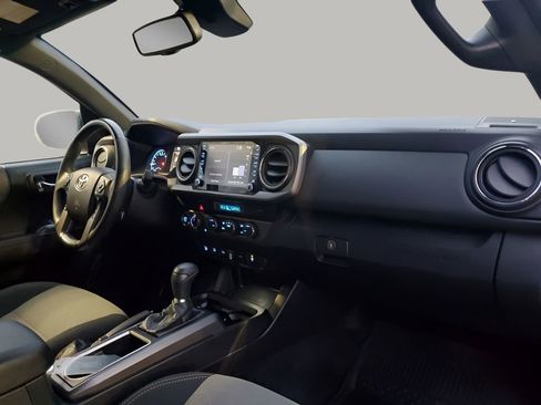 Used 2021 Toyota Tacoma TRD Sport w/ Technology Package image 14