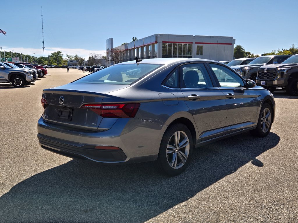 Used 2024 Volkswagen Jetta SE FWD image 6